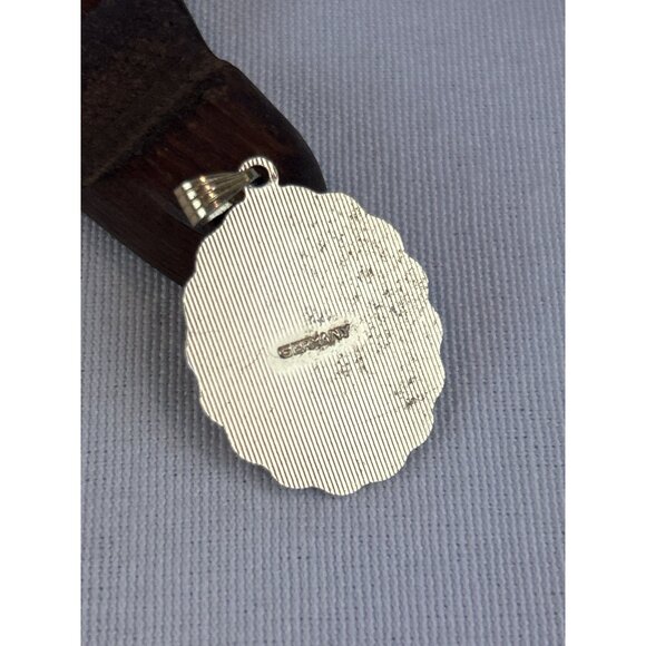 Vintage German Pendant Hand-Painted Figure In Gold-Tone Pink Frame - Picture 2 of 4